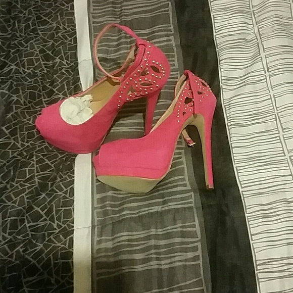 Pink peep toe heels - Picture 3 of 3